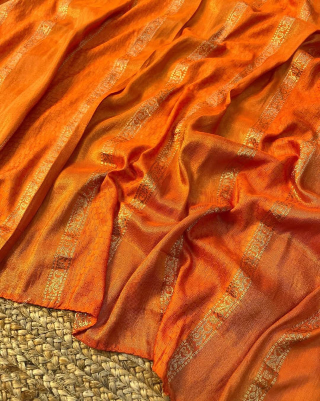 🔥 Festival Season Launch: Stunning Zari Saree! 🔥