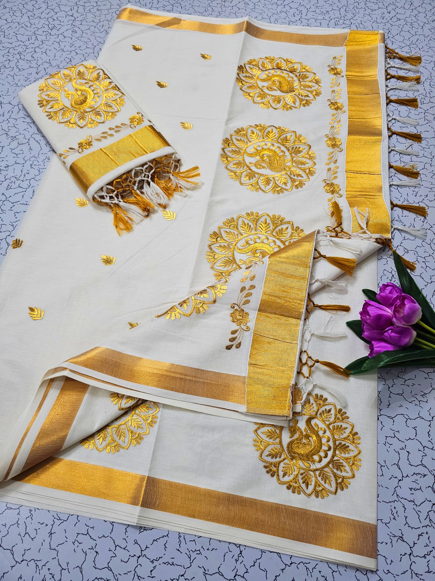 Kerala Kasavu Christmas Special Pure Cotton Saree with Embroidery – Traditional Festive Collection