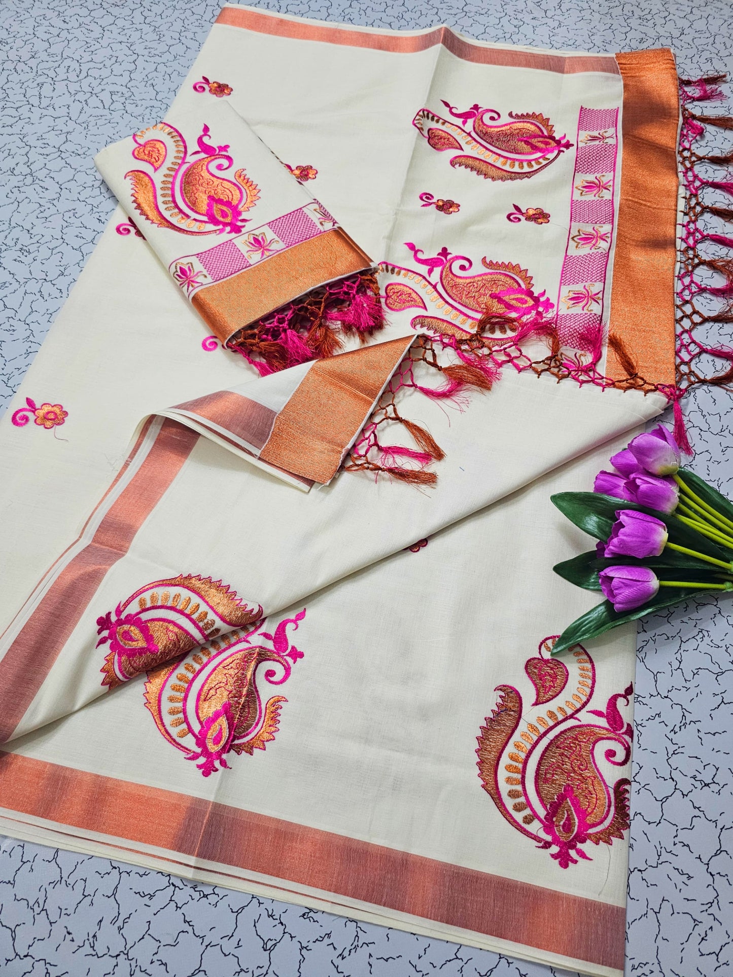 Kerala Kasavu Christmas Special Pure Cotton Saree with Embroidery – Traditional Festive Collection