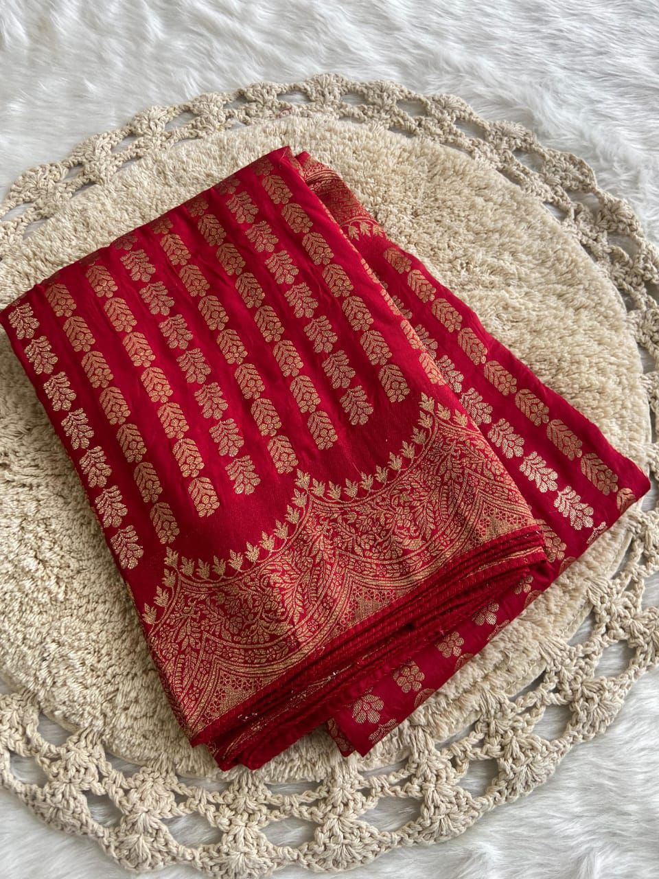 Pure Soft Russian Silk Saree – Elegant Zari Weaving with Designer Pallu & Tassels