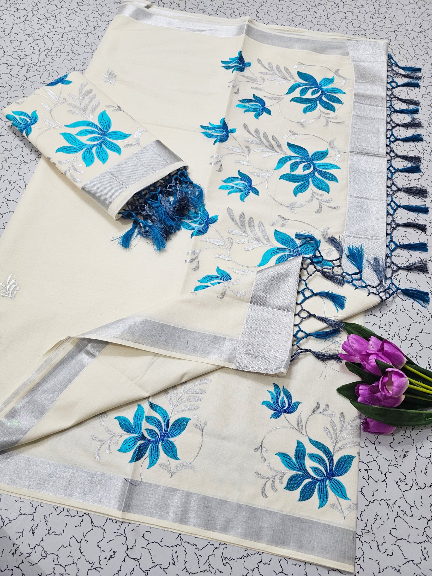 Kerala Kasavu Christmas Special Pure Cotton Saree with Embroidery – Traditional Festive Collection