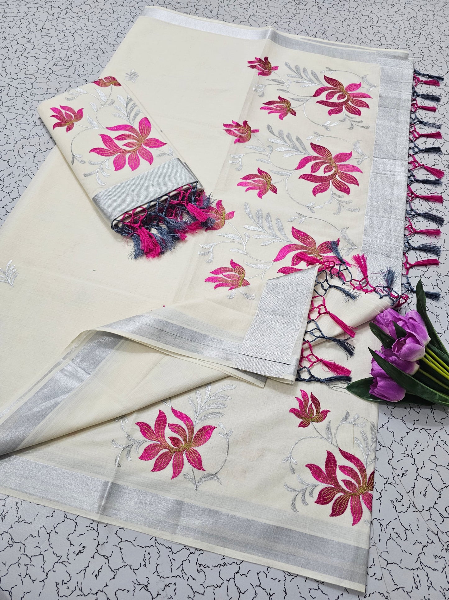 Kerala Kasavu Christmas Special Pure Cotton Saree with Embroidery – Traditional Festive Collection