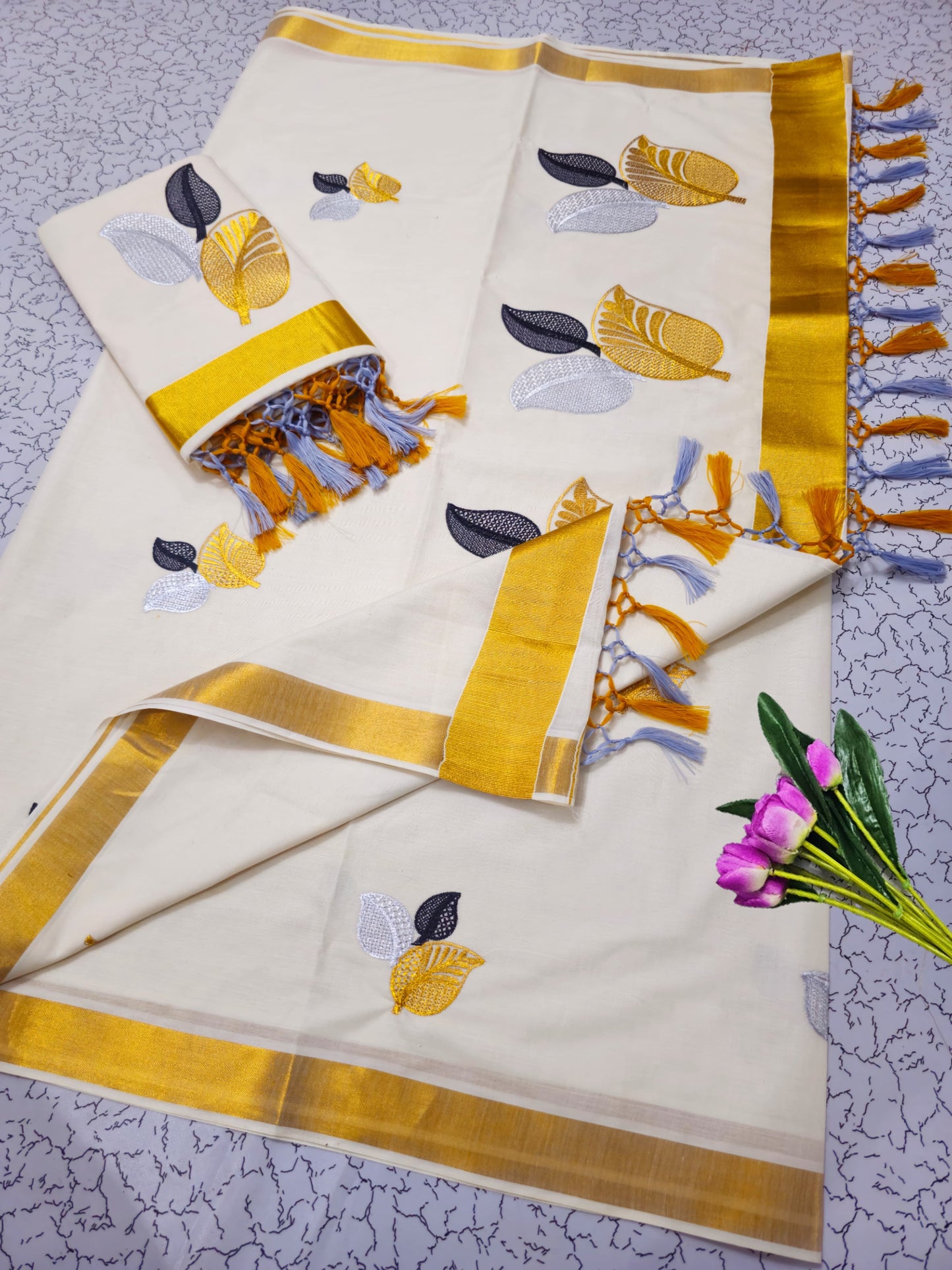 Kerala Kasavu Christmas Special Pure Cotton Saree with Embroidery – Traditional Festive Collection