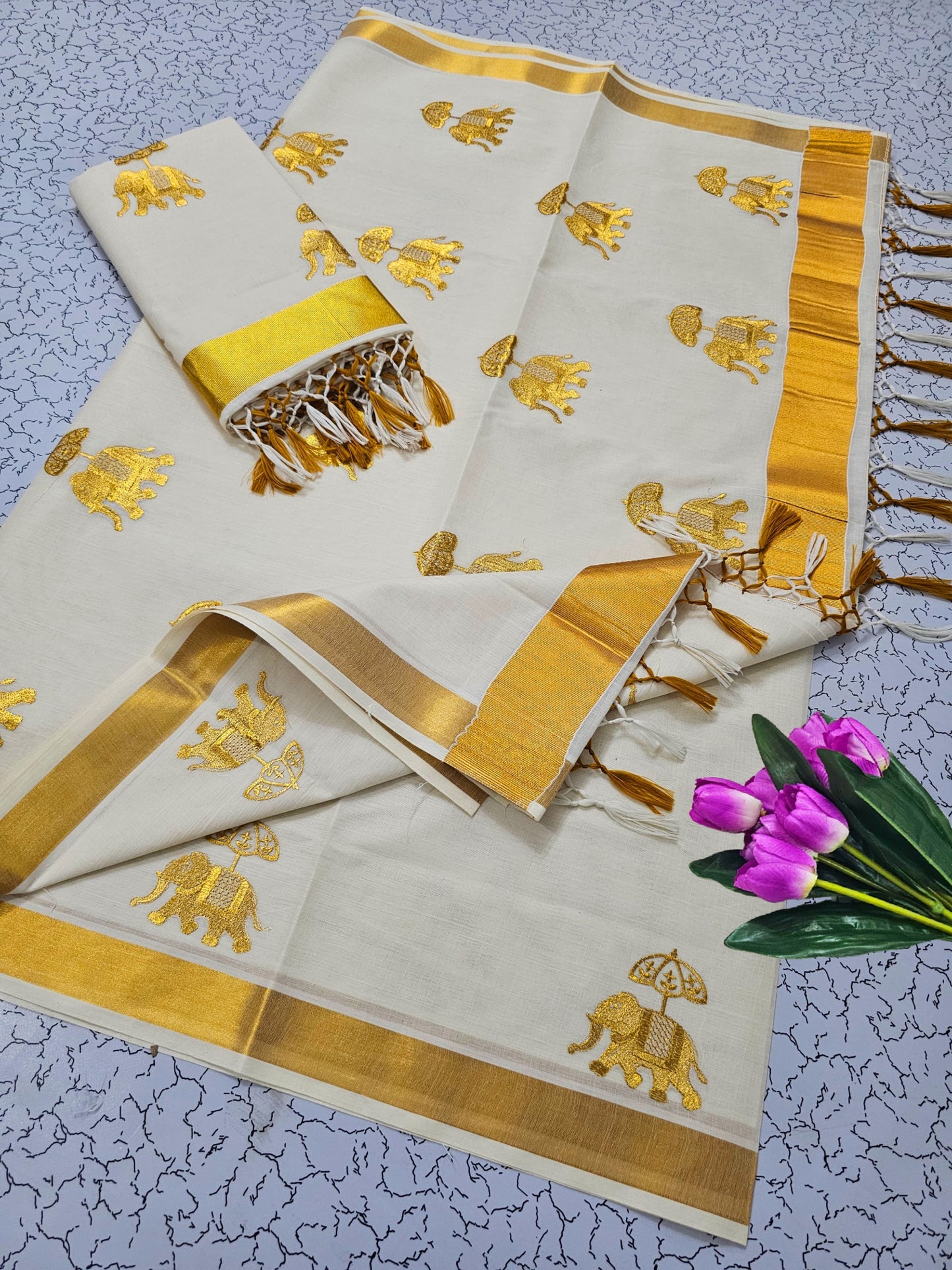 Kerala Kasavu Christmas Special Pure Cotton Saree with Embroidery – Traditional Festive Collection